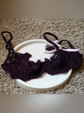 NWOT Victoria’s Secret Deep Purple Lace Unlined Underwire Bra
